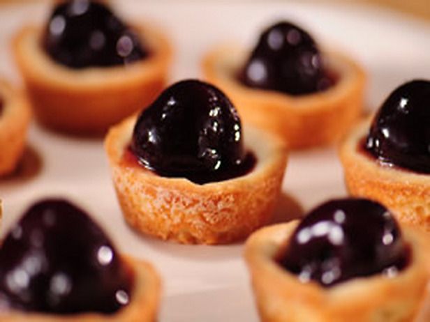 17 Adorably Delicious Bite-Sized Desserts To Make In A Mini Muffin Tin -   21 desserts Bite Size muffin tins ideas