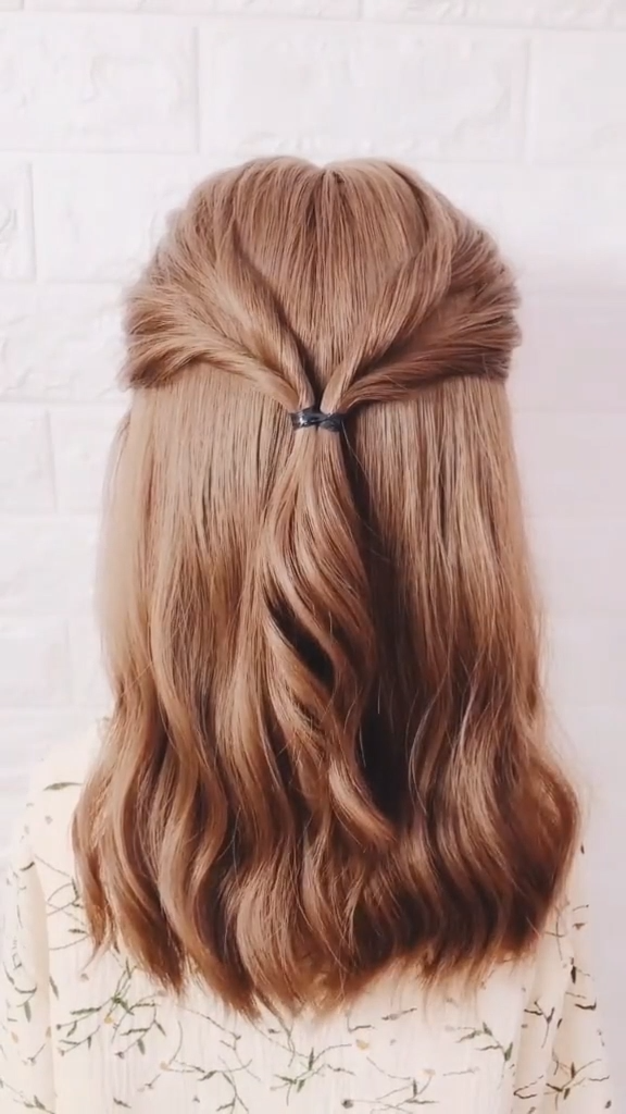 Do you wear skirts today? Try this hairstyle princess hairstyles for prom -   7 hairstyles Simple for school ideas