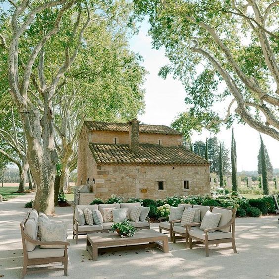 Loveliest French Farmhouse in Provence, France! - Hello Lovely -   10 garden design French provence france ideas