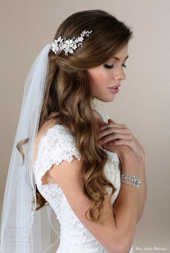 Romantic half up half down hairstyle with soft waves and tule veil. // Gorgeous ... -   12 hairstyles waves ideas