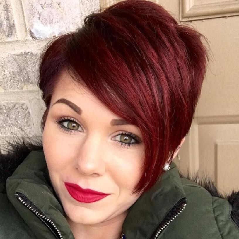 Top 40 Catchy Asymmetric Haircuts for Attention-Grabbing Gals -   13 hairstyles Corto rojo ideas