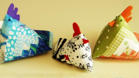 DIY Chicken Pin Cushion Made With Quilt Fabric -   14 fabric crafts Patterns pin cushions ideas