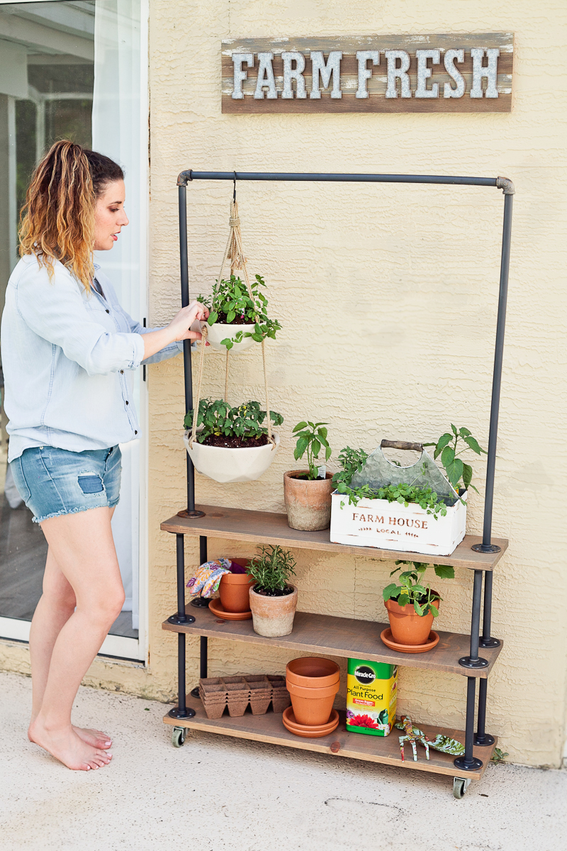 Make Your Own DIY Rolling Garden and Plant Shelf -   14 planting DIY backyards ideas