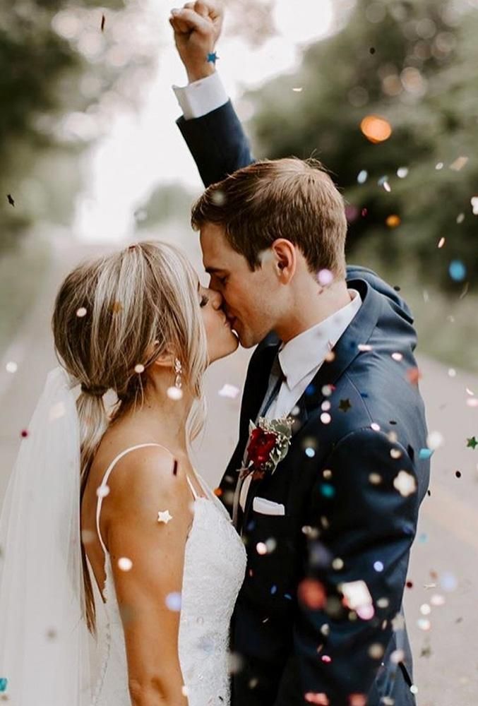 48 Most Creative Wedding Kiss Photos | Wedding Forward -   15 wedding Couple kiss ideas