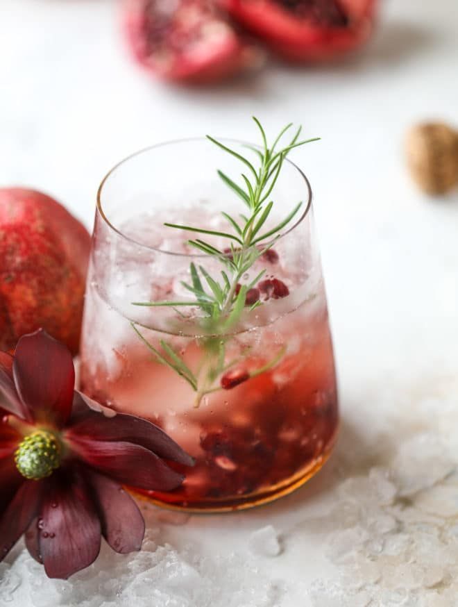 Pomegranate Smash Cocktail - Pomegranate Prosecco Smash -   17 holiday Cocktails vodka ideas