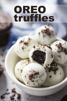 Oreo Balls: easy, 3-ingredient candy recipe -Baking a Moment -   18 desserts Oreo 3 ingredients ideas