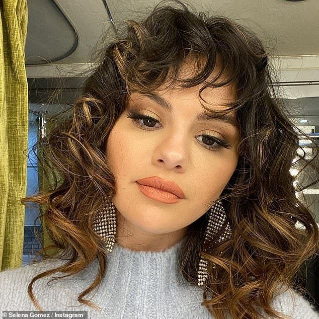 Selena Gomez debuts a curly hairdo in a series of selfies -   7 selena gomez hair Curly ideas
