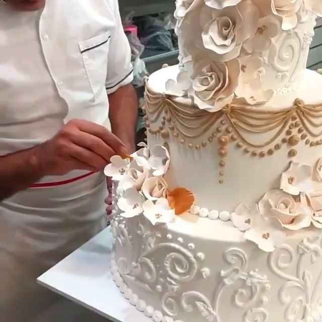 Wedding Cake covered in Sugarflowers -   8 cake Wedding anniversary ideas