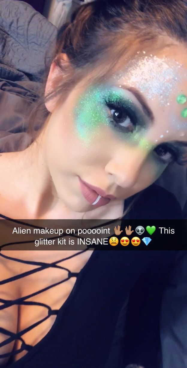 Alien Makeup | Pretty Alien Makeup | Alien Makeup Eyes | Alien Makeup Glitter | Alien Costume -   10 costume makeup Easy ideas