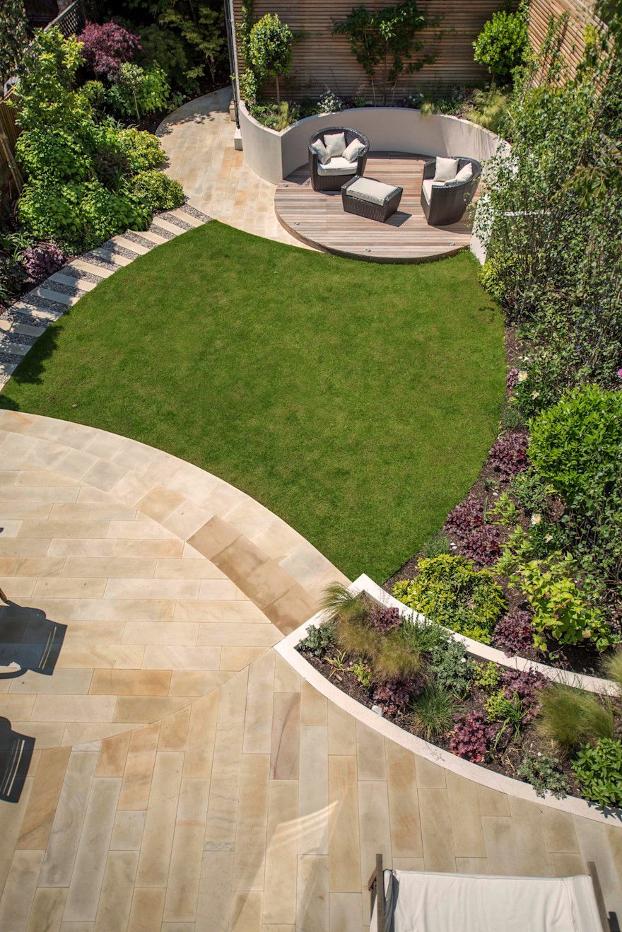 A south-facing contemporary family garden by Kate Eyre Garden Design | homify -   12 garden design Contemporary landscaping ideas