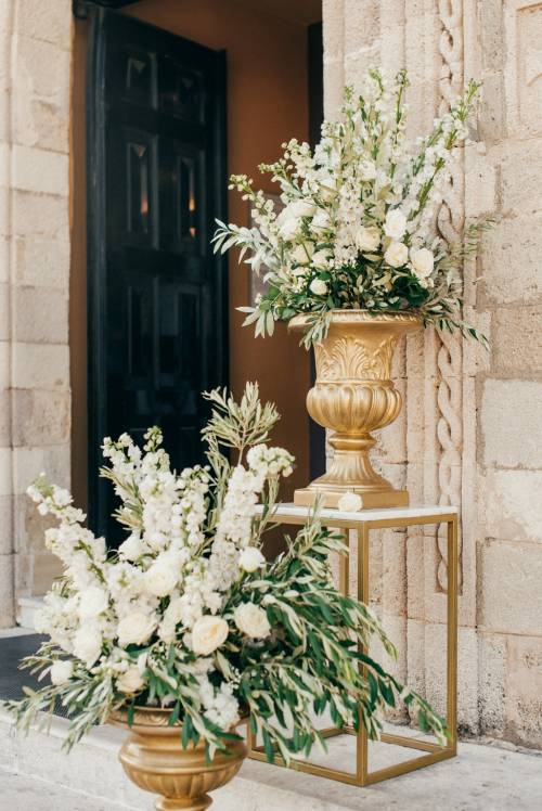 Gold Wedding Flower Urns With Olive -   15 wedding Church gold ideas