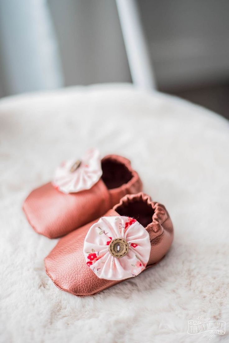 Sew Faux Leather Baby Slippers with the Cricut Maker | The DIY Mommy -   16 diy projects Baby thoughts ideas