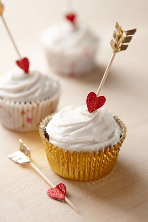 40+ Deliciously Romantic Valentine's Day Cupcake Ideas To Charm Your Valentine - Hike n Dip -   16 valentines cake ideas