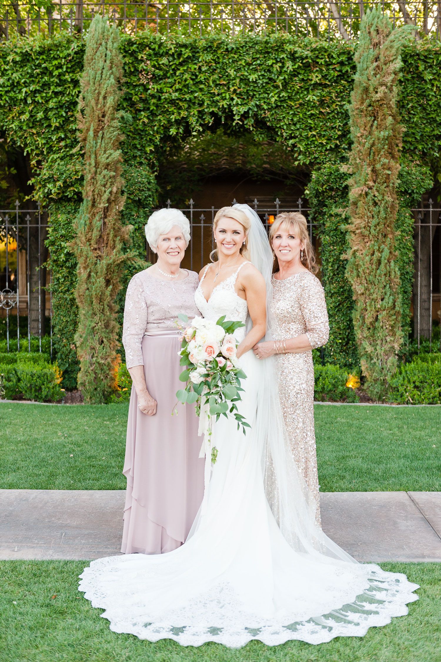 Happy Mother's Day! Touching Wedding Photos of Moms -   17 classic wedding Photos ideas