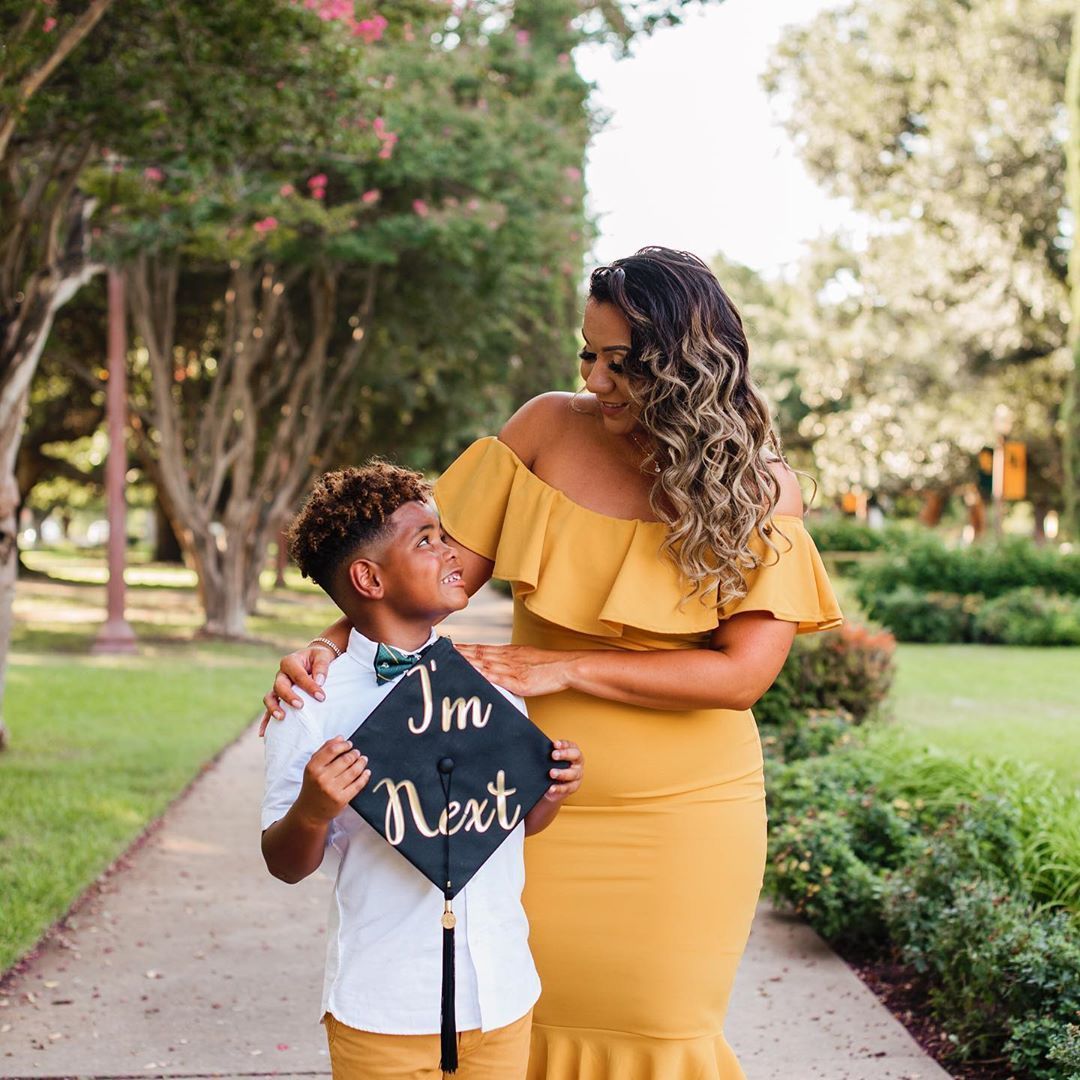 Hadassa Perez Rico on Instagram: “I often get the question: “Can I bring my family/kids to my session?” and the answer will always be YES! Your senior session is all about…” -   17 dress Graduation mom ideas