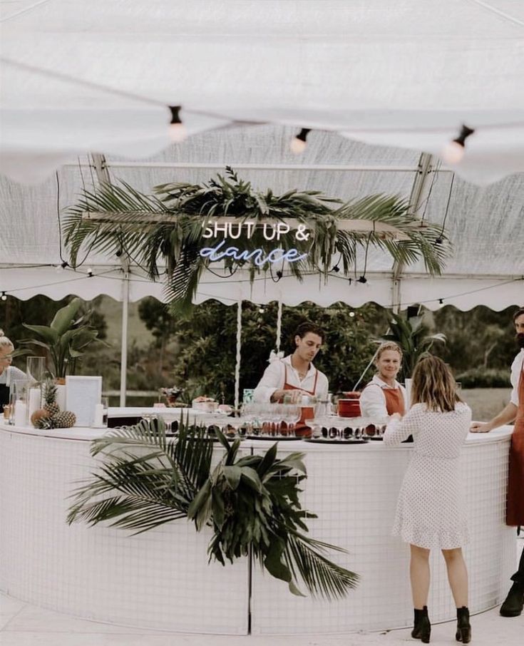How to Style Your Wedding Bar! | Tips, Ideas and Inspiration | Hampton Event Hire | Wedding & Event Furniture Hire | Byron Bay | Gold Coast | Brisbane -   18 wedding Beach bar ideas