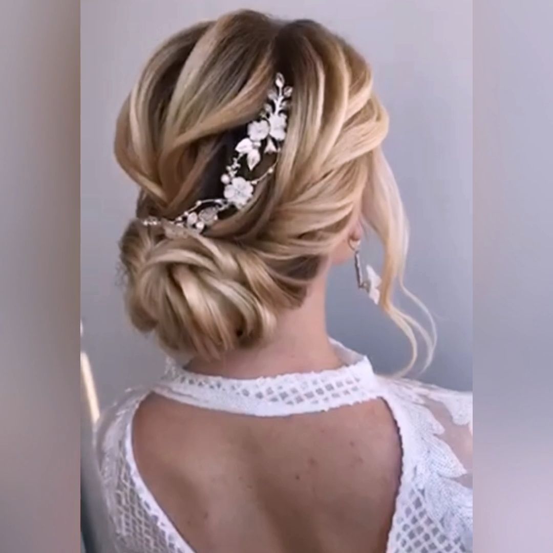 Bride hair piece. Floral hair comb with pearls -   8 hairstyles Prom messy ideas