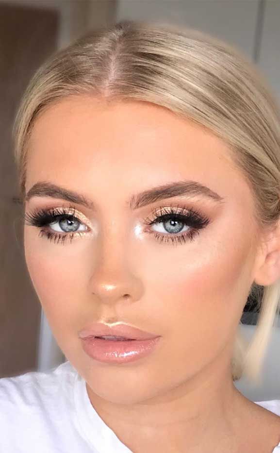 Gold eyes. Nude lips. Love this look. -   13 makeup Prom natural ideas