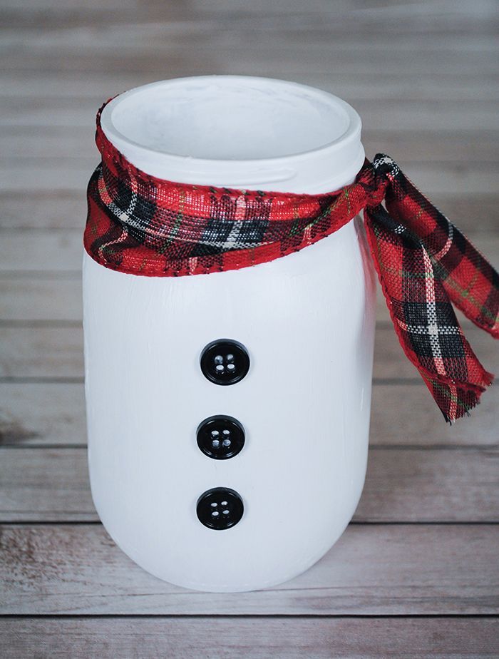 50 Mason Jar Christmas Decor that'll help you Recreate that typical Christmassy Vibe - Hike n Dip -   17 holiday Art mason jars ideas