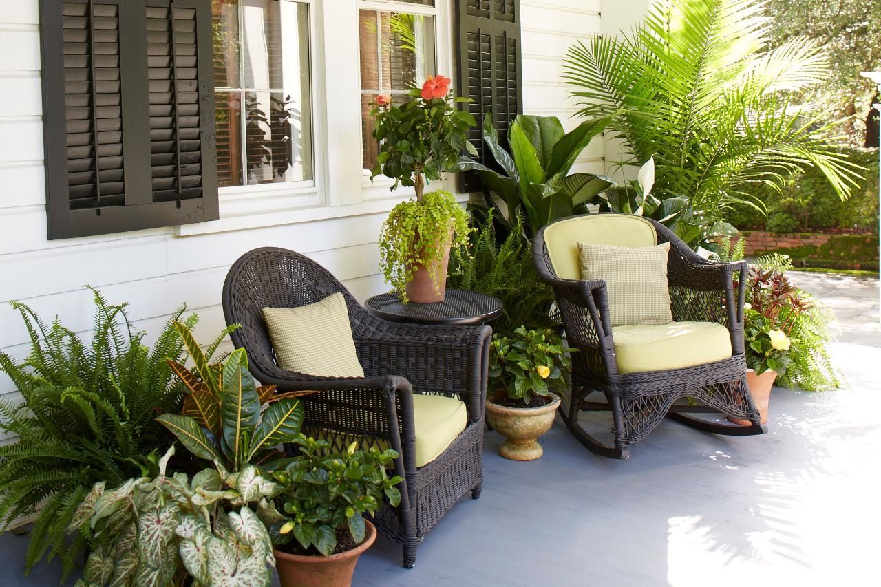 Decorate Your Porch With Ferns and Flowers -   17 plants Small porches ideas