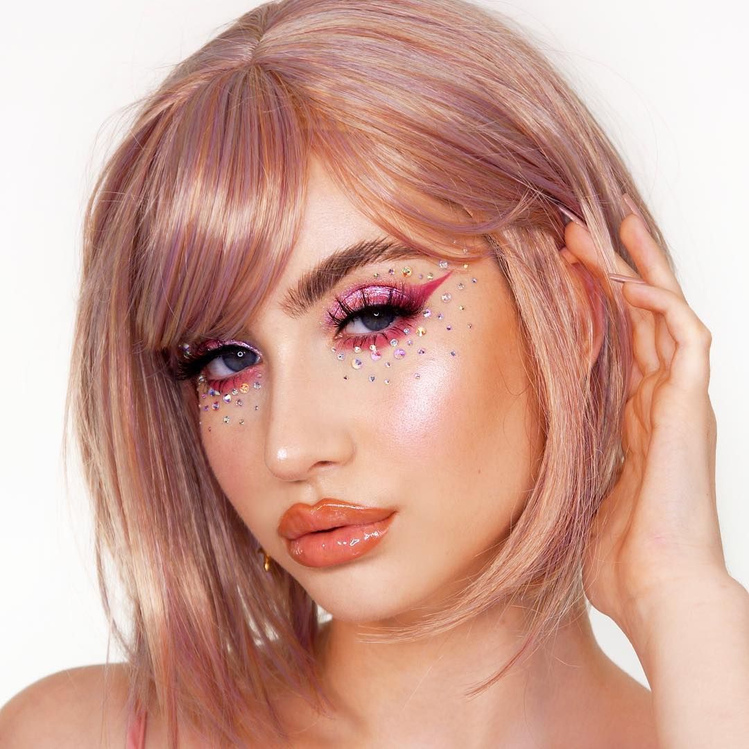 Abby Roberts on Instagram: “вњЁe u p h o r i aвњЁ Inspired by the makeup of the girls on @euphoria, I haven't watched the show yet but I've seen the gorgeous makeup looks…” -   12 makeup Highlighter bangs ideas