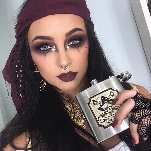 100 Best Halloween Makeup Ideas on Instagram in 2019 | Glamour -   16 makeup Halloween pirate ideas