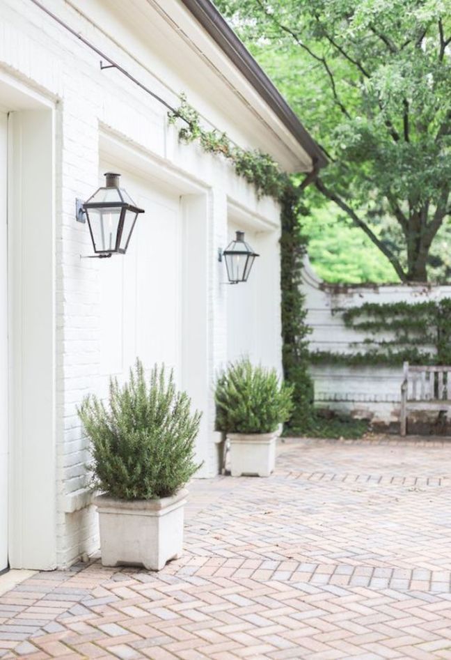 Spring Curb Appeal: DrivewaysBECKI OWENS -   17 diy projects Outdoor curb appeal ideas