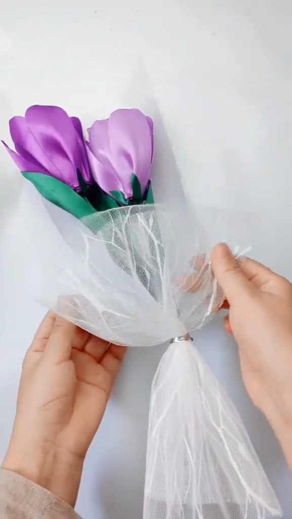 Origami flower video tutorial -   21 fabric crafts Videos flowers ideas