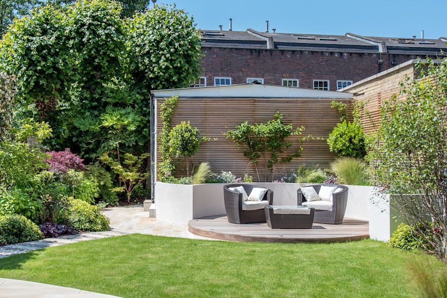 A south-facing contemporary family garden by Kate Eyre Garden Design | homify -   15 garden design Family layout ideas