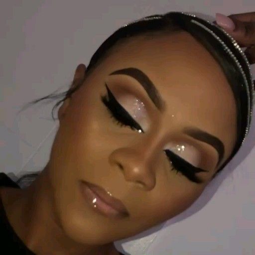 LoveliexK рџ’— · @beautyby_melissa -   15 makeup Gold and black ideas