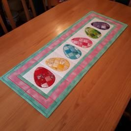 Quilted Easter Table Runner -   17 fabric crafts Easter table runners ideas