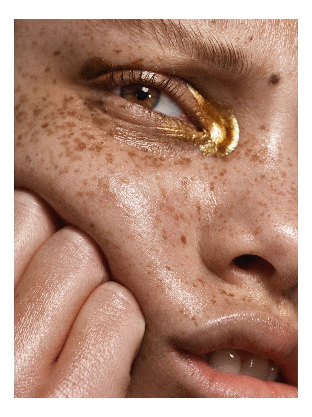 oil & pastel: aleece wilson by CARLOS+ALYSE -   beauty Editorial gold