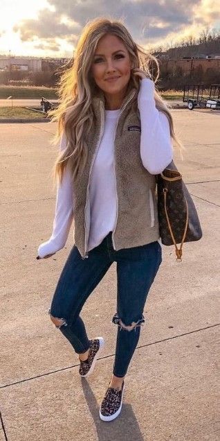 20 Casual Spring Outfit Ideas for Women 2020 - Yeahgotravel.com -   style Outfits spring
