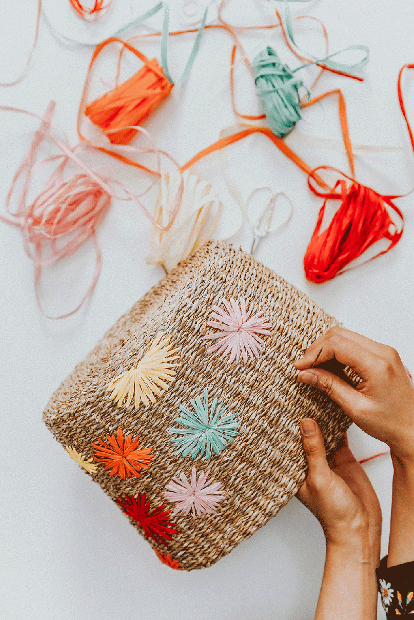 DIY Raffia Embroidered Straw Bag | Enthralling gumption -   19 diy Bag decoration ideas