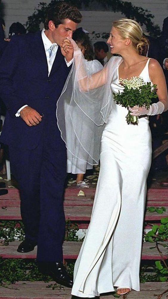 Style Icon: Carolyn Bessette Kennedy — bees and bubbles -   19 style Icons simple ideas