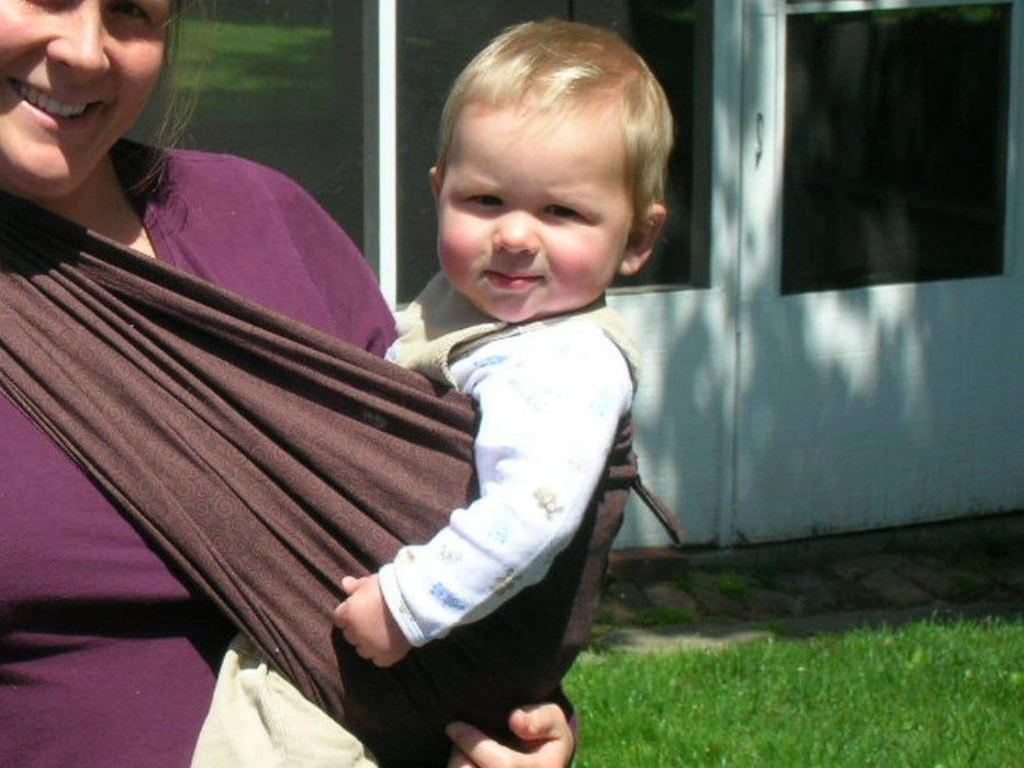 Look Mom, No Hands!  a Simple Baby Sling -   21 diy Baby sling ideas