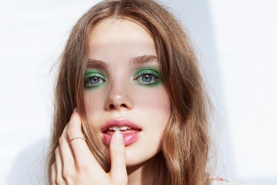 Four Bold '70s Makeup Looks That Bring The Disco Glam -   15 70s beauty Editorial ideas