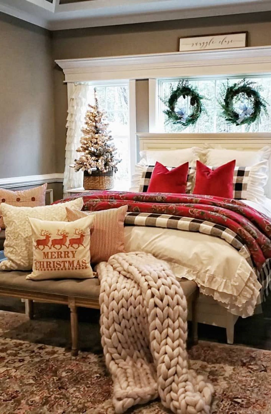 bedroom suite -   16 christmas decor for bedroom ideas
