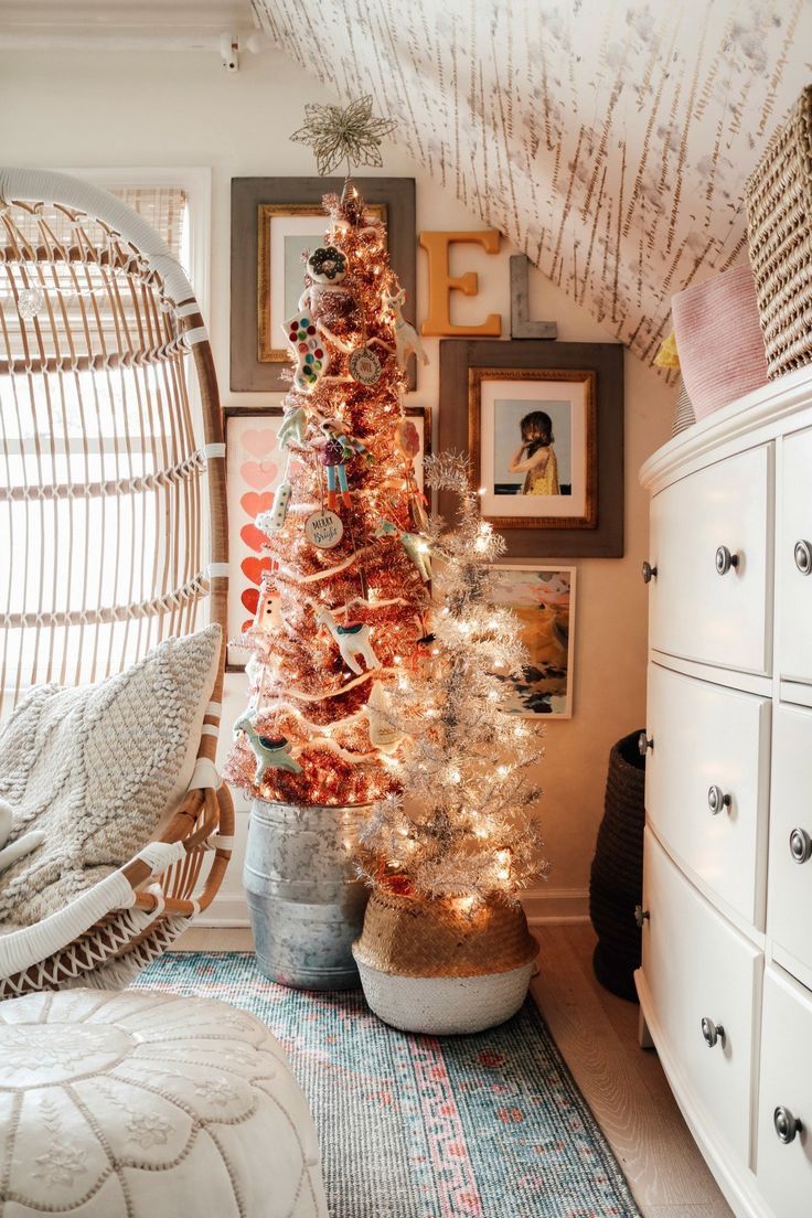 Casual Christmas Decor- Holiday Housewalk Girls Bedroom and Family Room - Nesting With Grace -   17 christmas decor for bedroom teen ideas