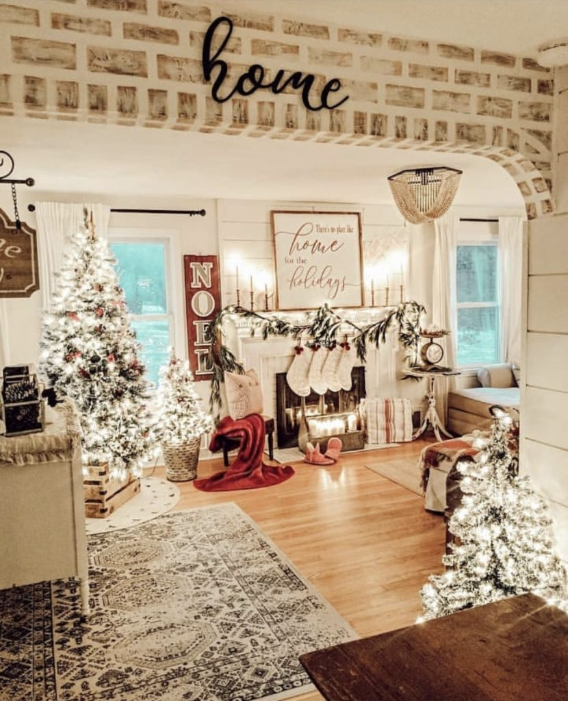 97 Farmhouse Christmas Decor Ideas For Your Home | Chaylor & Mads -   19 christmas ideas