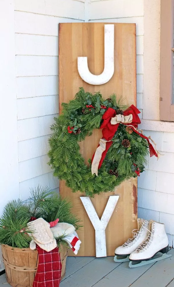 27 DIY Outdoor Christmas Decorations to Light Up Your Home -   19 diy christmas decorations easy outdoor ideas