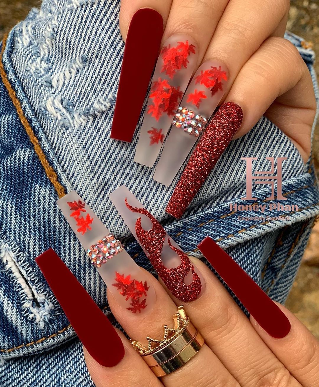Honey Phan on Instagram: “Keep calm and be a lady in RedпёЏ  Using Sprinkle On Glitters, fall leaves, rhinestones and matte topcoat @honeysnailsecret  —————————…” -   14 thanksgiving nails acrylic coffin simple ideas