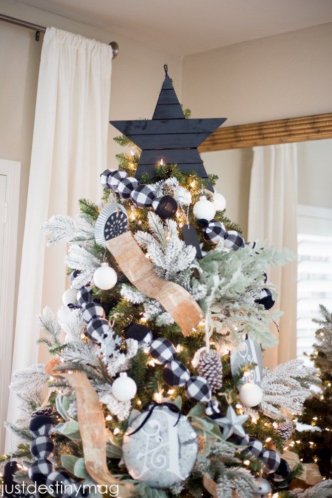 All Your Holiday Guests Will Compliment These Creative Christmas Tree Topper Ideas -   15 tree topper rustic ideas