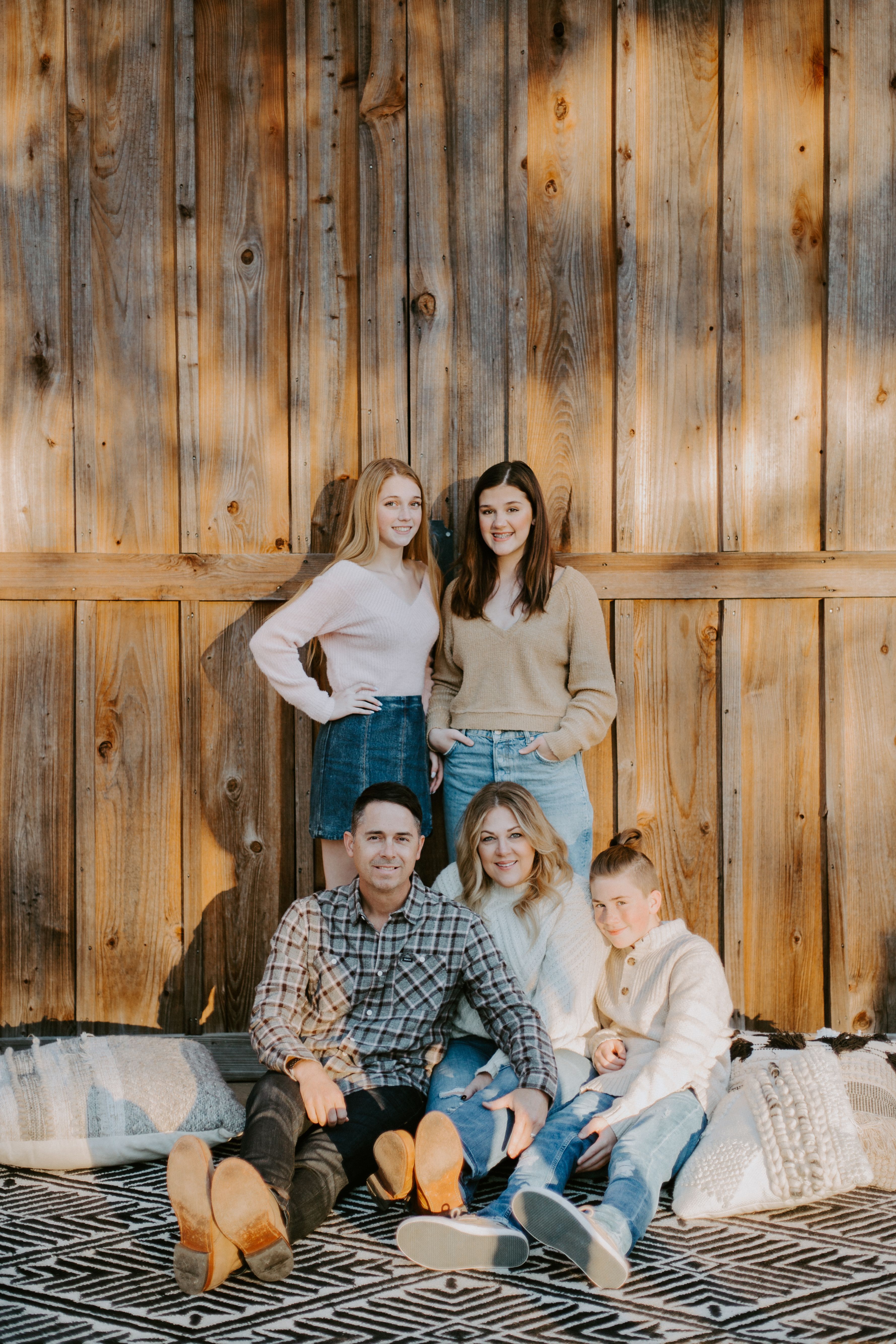 Family Christmas Pictures | Louisiana Portrait Photographer -   16 christmas photoshoot family outdoor barn ideas