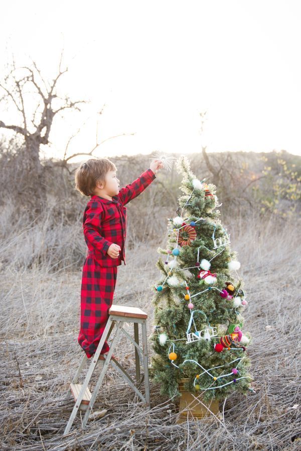 Family Christmas by Kylie Chevalier Photography - Inspired By This -   16 christmas photoshoot family outdoor barn ideas