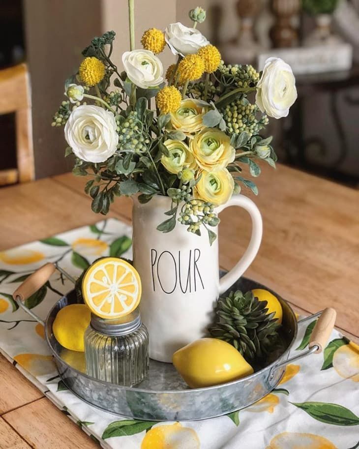 5 ways of Decorating a farmhouse kitchen with lemons - Farmhousehub -   16 farmhouse kitchen table decorations ideas