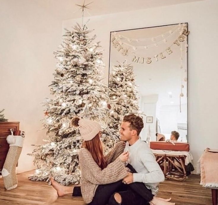 17 christmas photoshoot couples funny ideas