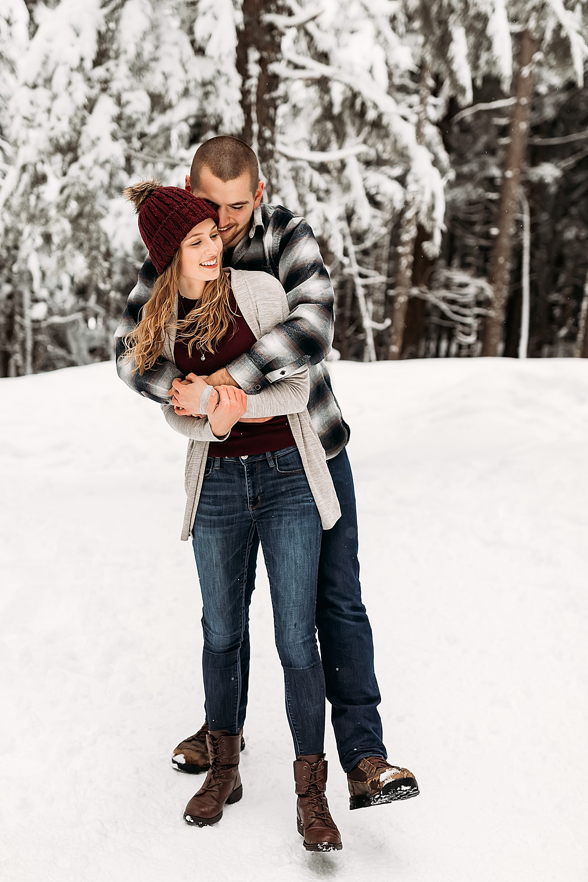 Playful Couple and Puppy Snow Photoshoot -   17 christmas photoshoot couples outfits ideas