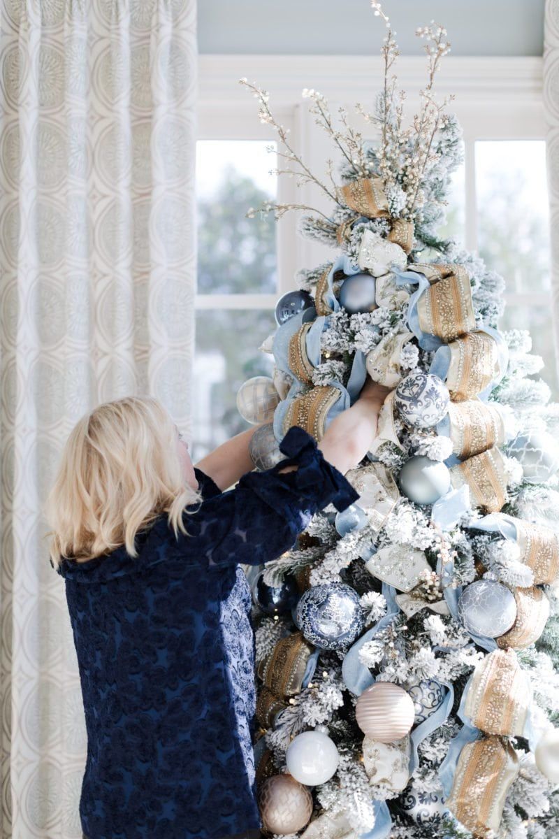 Christmas Tree Decorating Tips | bluegraygal -   19 christmas tree 2020 blue and gold ideas