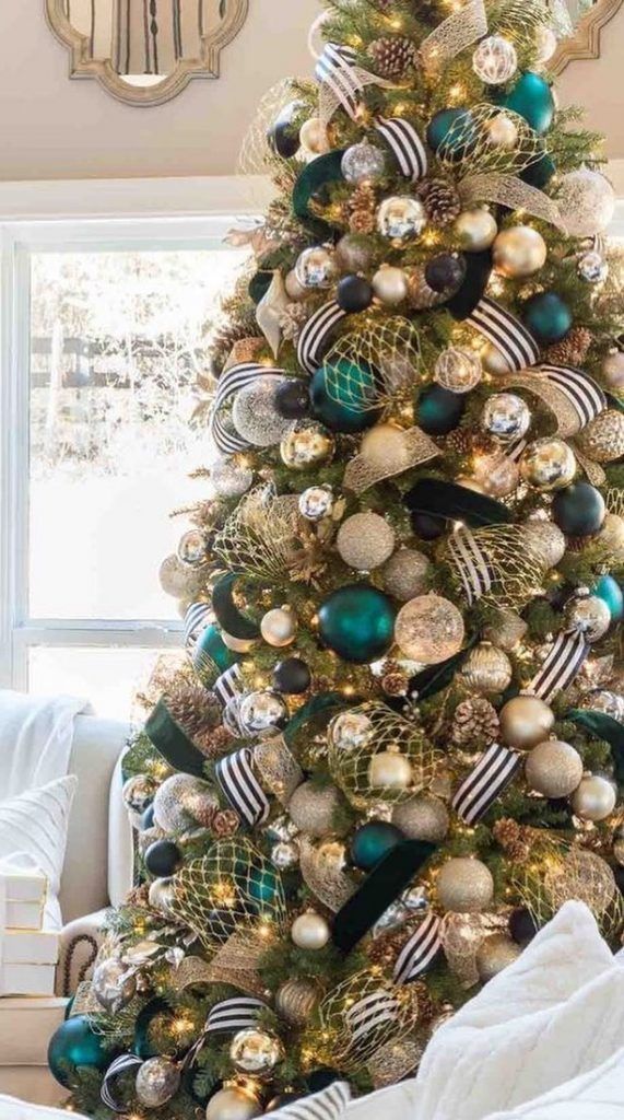 35+ Amazing Christmas Tree Decoration Ideas You Must Try In 2020! - Page 22 of 34 - newyearlights. com -   19 christmas tree 2020 blue and gold ideas